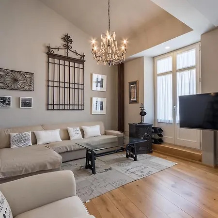 Petit Palais 1829 Apartment *